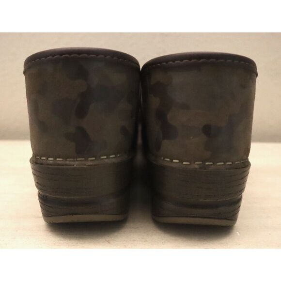 Dansko 106-989878 Women's Sz 9.5-10M Professional Camo Suede Nursing Clogs - Picture 3 of 16
